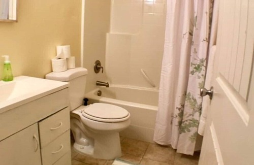 Burley Apartment | Cozy Studio Apartment with Kitchen and Queen Bed Awaits