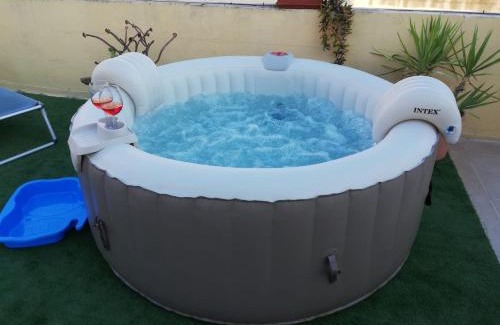 Mosta Apartment | Relaxing Studio Apartment with Jacuzzi & Ocean Views