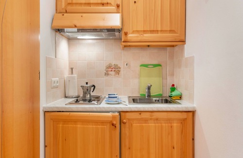 Renon Apartment | Cozy Studio Apartment 'Zunerhof Fenn' with Mountain Views