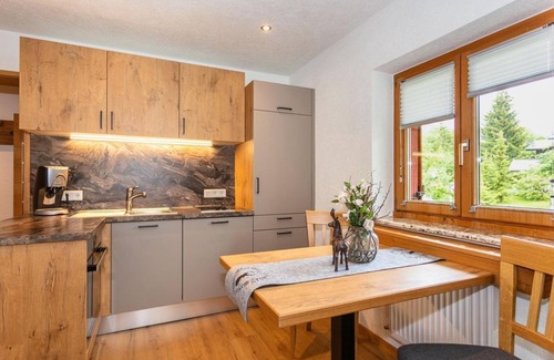 Hinterthal Apartment | Inviting Studio Apartments at Breitfuß with Kitchen Access