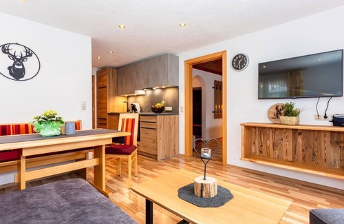 Hinterthal Apartment | Inviting Studio Apartments at Breitfuß with Kitchen Access