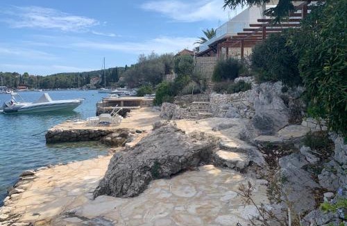 Cove Tri Zala (Zrnovo) Apartment | Discover Studio Apartments with Ocean Views and Pet-Friendly Amenities