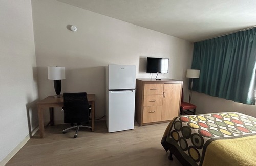 Sterling Hotel | Budget Inn: Convenient Stay with Breakfast for Families