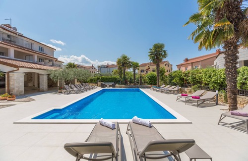 Mali Maj Apartment | Relaxing Studio with Pool & Close to Beach Retreat