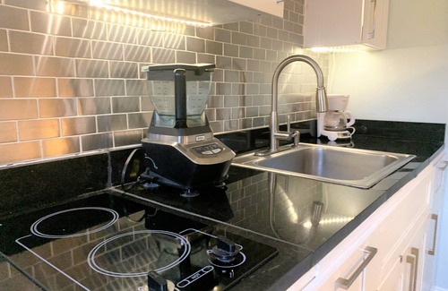 Middle River Terrace Apartment | Cozy Studio Apt near Wilton Manors with Pool & Pet Friendly