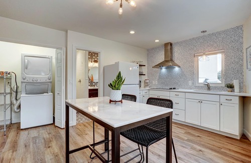 Downtown Dunedin Apartment | Gorgeous Studio Apartment with Private Balcony in Downtown