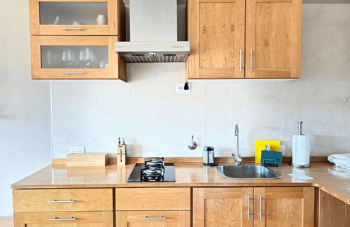 Belgrano House | Cozy Studio Retreat in Bariloche for Two Guests