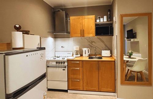 Belgrano House | Cozy Studio for Two in Bariloche with Kitchen Amenities