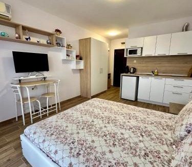 Chaika Apartment | Guest Rated: Studio at Kaskadas A44 with Pool Access