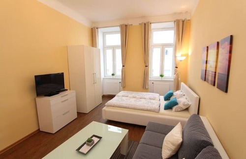 Rudolfsheim-Funfhaus Apartment | Family-Friendly Studio for Unforgettable Getaways