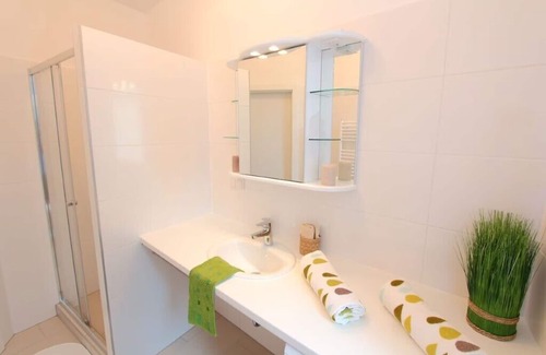 Rudolfsheim-Funfhaus Apartment | Family-Friendly Studio for Unforgettable Getaways