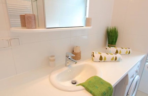 Rudolfsheim-Funfhaus Apartment | Family-Friendly Studio for Unforgettable Getaways