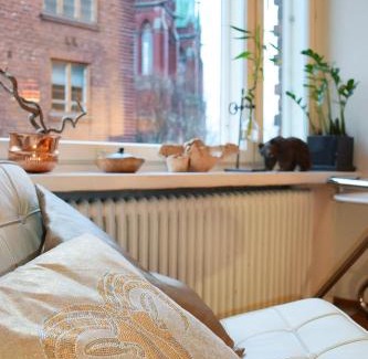 Ullanlinna Apartment | Elegant Studio Ateljee: Family-Friendly with Hot Tub Access