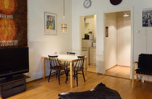 Ullanlinna Apartment | Elegant Studio Ateljee: Family-Friendly with Hot Tub Access