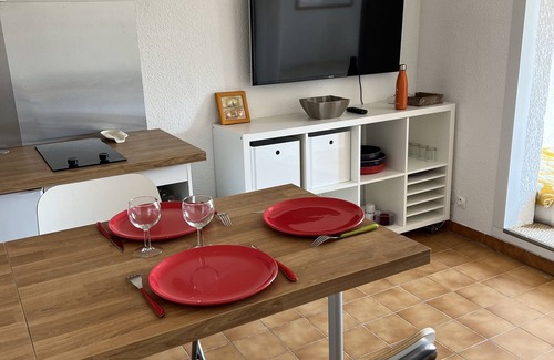 Sausset-les-Pins Apartment | Tranquil Studio with Ocean Views and Pool Access