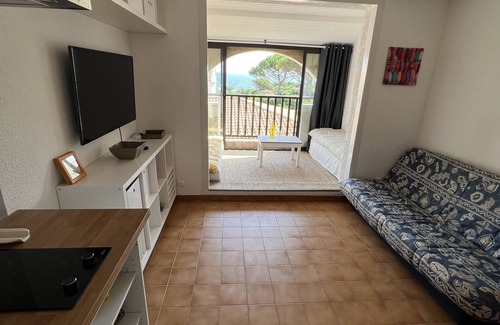 Sausset-les-Pins Apartment | Tranquil Studio with Ocean Views and Pool Access