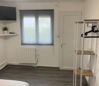 Beauvais Apartment | Tranquil Studio Retreat - Ideal for Families and Relaxation