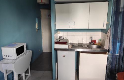 Peronnas Apartment | Peaceful Studio Retreat for Your Relaxing Getaway