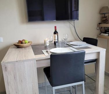 Sourbrodt Apartment | Cozy Studio au coin des Fagnes - Child Friendly Retreat