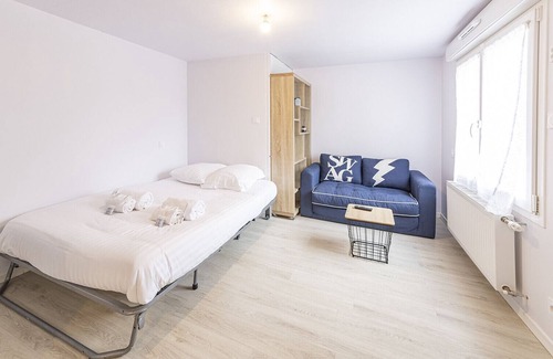 Laval Apartment | Cozy Studio at Le Bourny - Perfect for Families