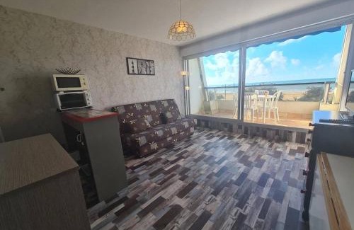 Saint-Jean-de-Monts Apartment | Cozy Studio with Sea View, Balcony & Private Parking