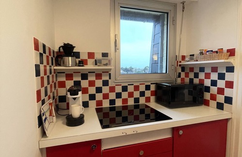 Quend Apartment | Cozy Studio with Balcony, Steps from the Beach & Shops