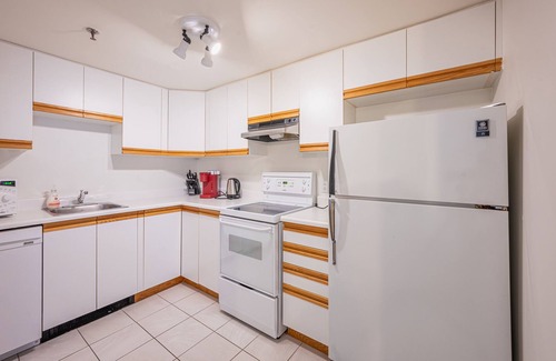 Saint-Sauveur House | Beautiful Studio with Kitchen and Exciting Amenities