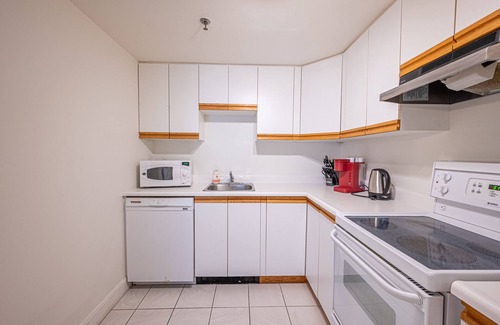 Saint-Sauveur House | Beautiful Studio with Kitchen and Exciting Amenities