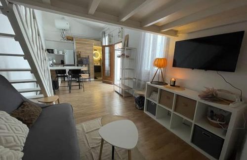 4th Arrondissement Apartment | Cozy Studio with Outdoor Space, Perfect for Families