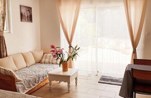 Peyrolles-en-Provence Apartment | Serene Studio with Garden Near Aix-en-Provence & Verdon