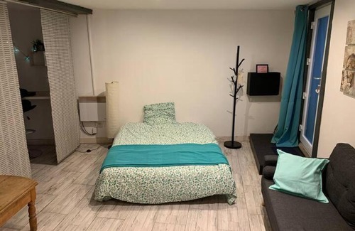 Hangenbieten Apartment | Peaceful Apartment in the Heart of Europe with Breakfast