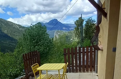 Castellane Apartment | Ideal Studio with Scenic Views, Perfect for Exploring Verdon