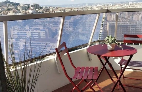 Chanot - Stade Velodrome Apartment | Rooftop Pool Studio for Relaxing Getaways