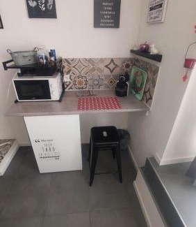Signes Bed & Breakfast | Cozy Studio with Kitchen Corner and En-Suite Bath