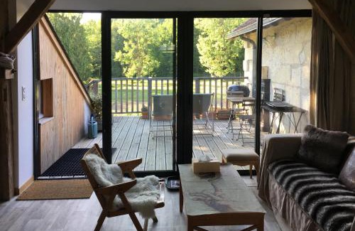 Aiguevive House | Inviting Studio with Terrace Near Abbaye d'Aiguevive