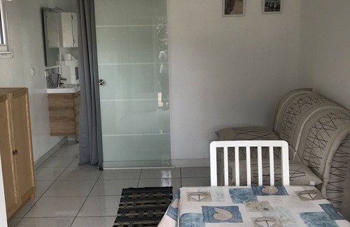 Audenge Apartment | Discover a Cozy Studio with Terrace by Arcachon Bay