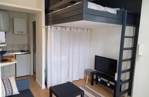 Maladiere Apartment | Cozy Studio with Terrace in Tranquil Dijon Residence
