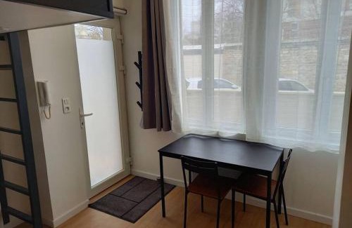 Maladiere Apartment | Cozy Studio with Terrace in Tranquil Dijon Residence