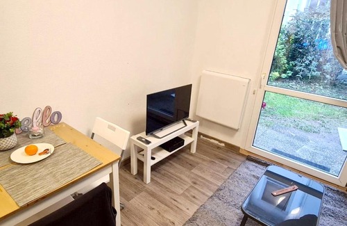 Canardiere Est Apartment | Cozy Studio with Terrace and Wifi in Strasbourg