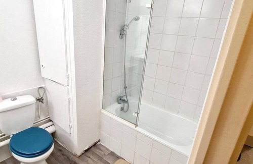 Canardiere Est Apartment | Cozy Studio with Terrace and Wifi in Strasbourg