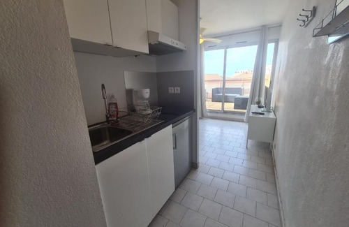 Cadereau Apartment | Pet-Friendly Studio with Terrace near City Center