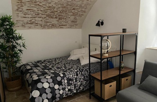 Cahors Old Town Apartment | Beautiful Stone Vault Studio - 10/10 Guest Rated Escape