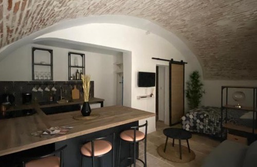 Cahors Old Town Apartment | Beautiful Stone Vault Studio - 10/10 Guest Rated Escape