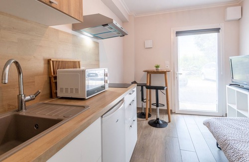 Trevignin Apartment | Scenic Studio with Mountain Views and Breakfast Included