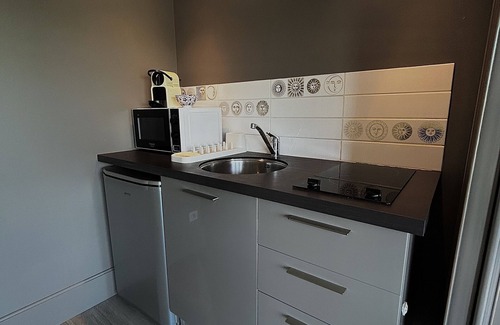 Beaugency Apartment | Scenic Studio Overlooking Loire with Grand Garden Access