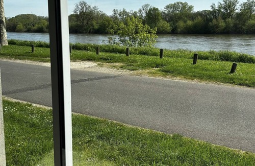 Beaugency Apartment | Scenic Studio Overlooking Loire with Grand Garden Access