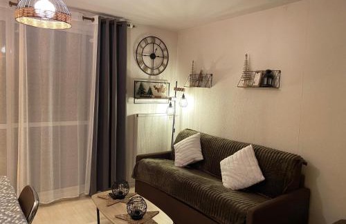 Saint-Etienne-en-Devoluy Apartment | Cozy Studio Overlooking the Slopes, Perfect for Families