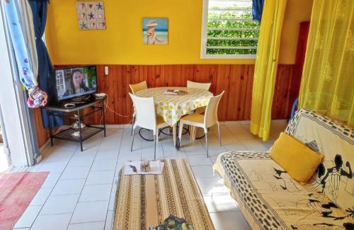 Marigot Apartment | Beachfront Studio with Garden, WiFi and Child-Friendly Vibe