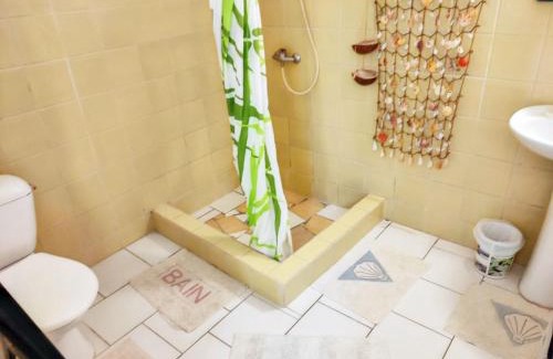 Marigot Apartment | Beachfront Studio with Garden, WiFi and Child-Friendly Vibe