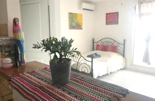 Tartane Apartment | Tranquil Studio with Sea View in La Trinite